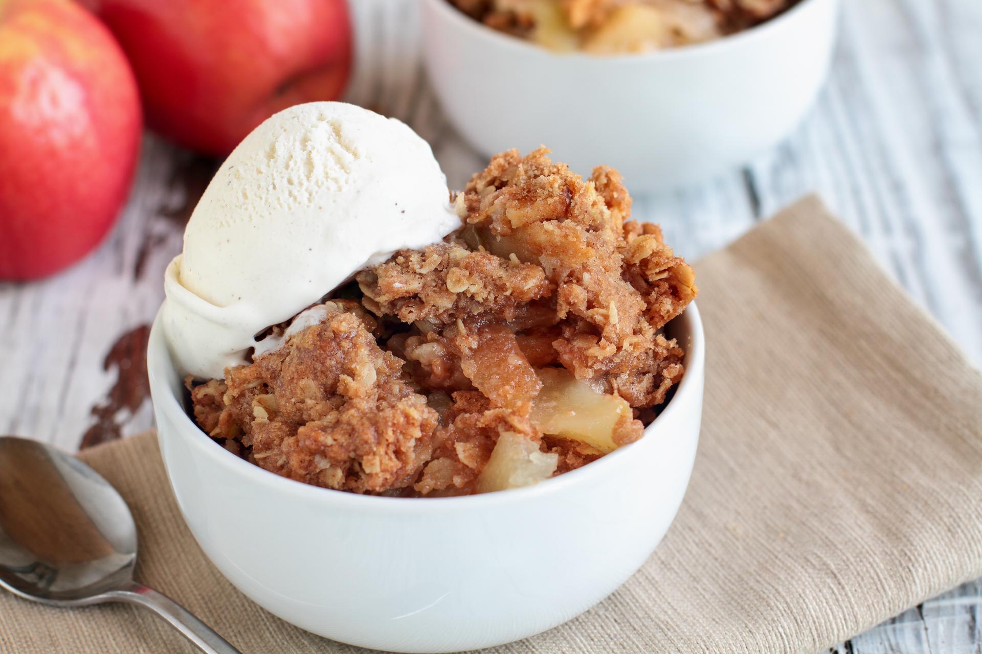 Simply Delicious Apple Crisp | Easy Oat Apple Dessert Recipe