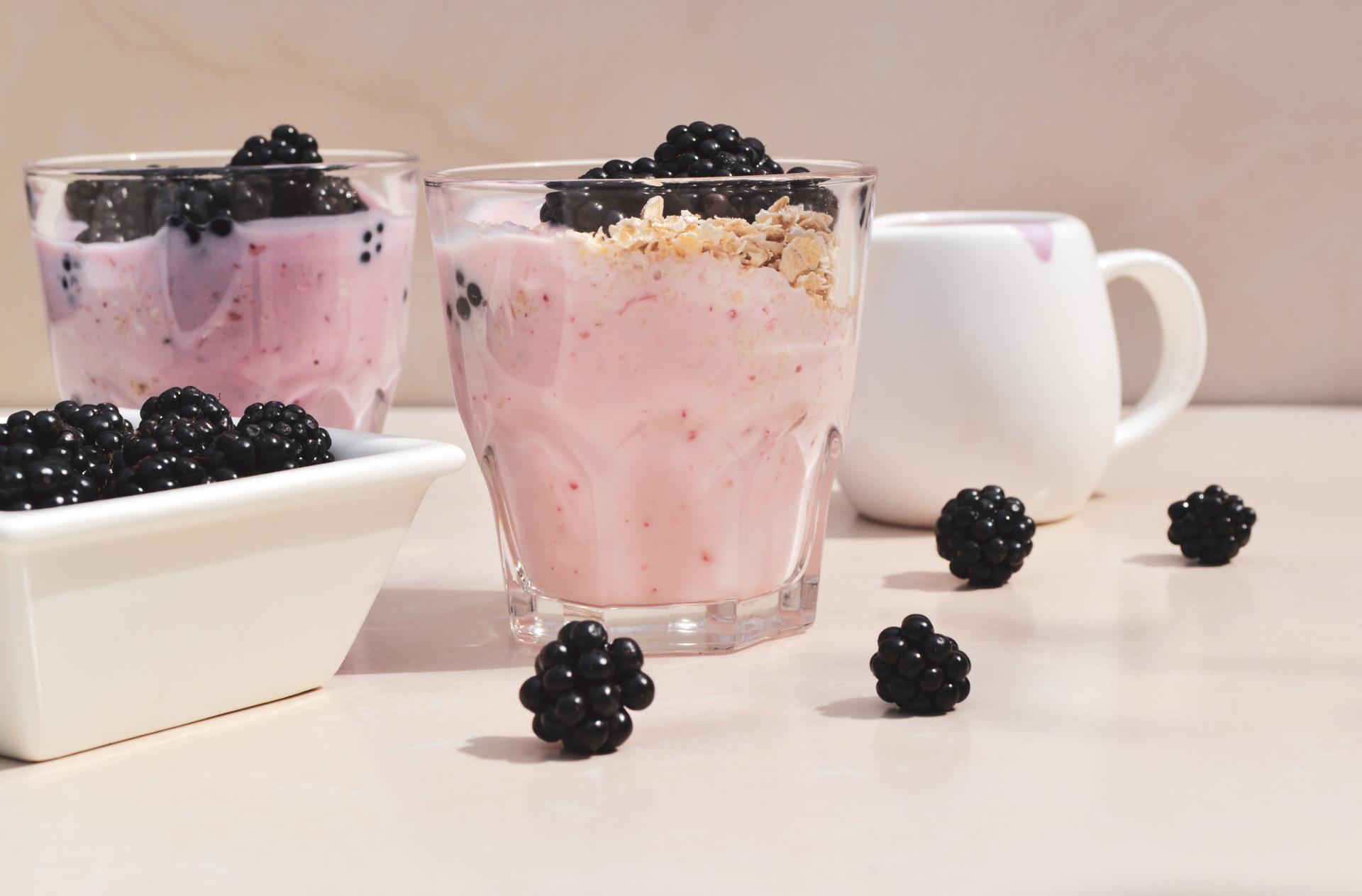 Berry Overnight Oats | Easy Make-Ahead Breakfast with Yogurt