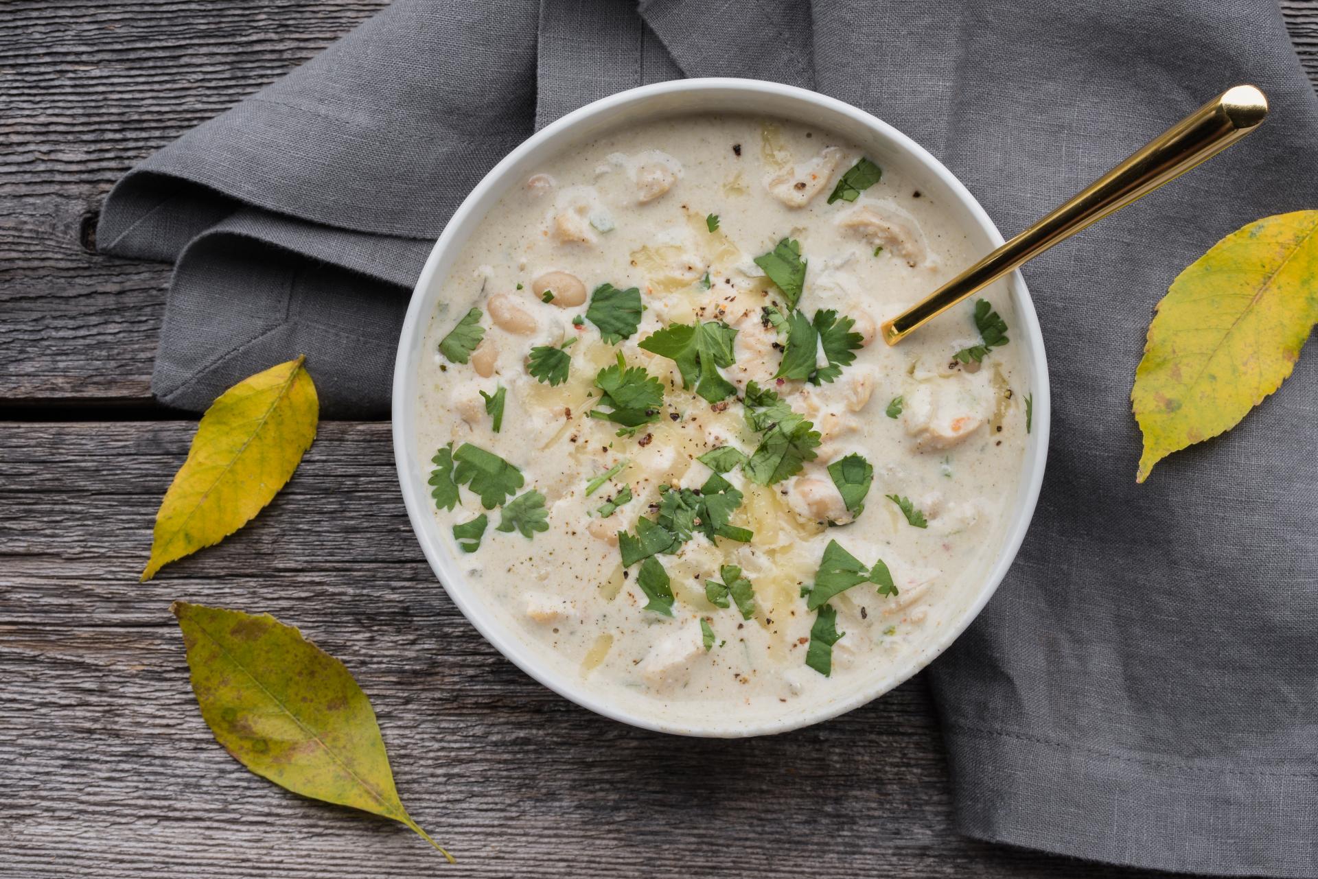 Slow Cooker Chicken Quinoa Chili | Healthy White Bean Chili Recipe